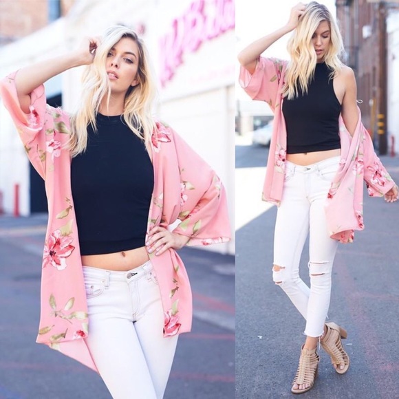 Tops - 🎉HP🎉 Pink Floral Hi Low Kimono